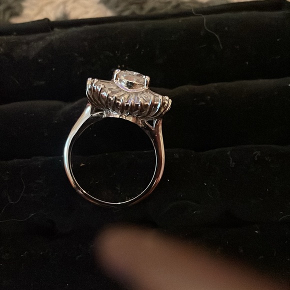 Elizabeth Taylor collection ring - Picture 2 of 2